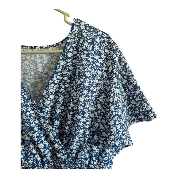 SHEIN Curve + Plus 2X Blue & White Floral V-Neck Ruffle Sleeve Dress - Picture 3 of 8